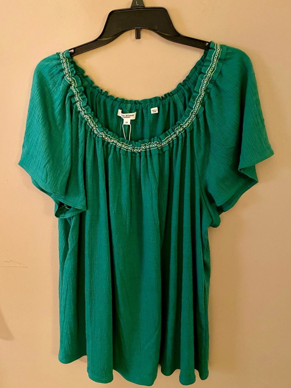 Max Studio Kelly Green Top with Embroidered Scoop Neck